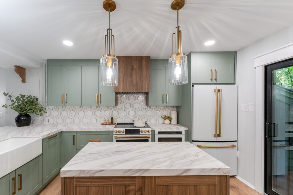 Lioher Lioher-Cabs-for-Savanah-Reveal-2-1024x683 Transform Your Kitchen with LIOHER Cabinets: Featured on HGTV’s 100 Day Dream Home  