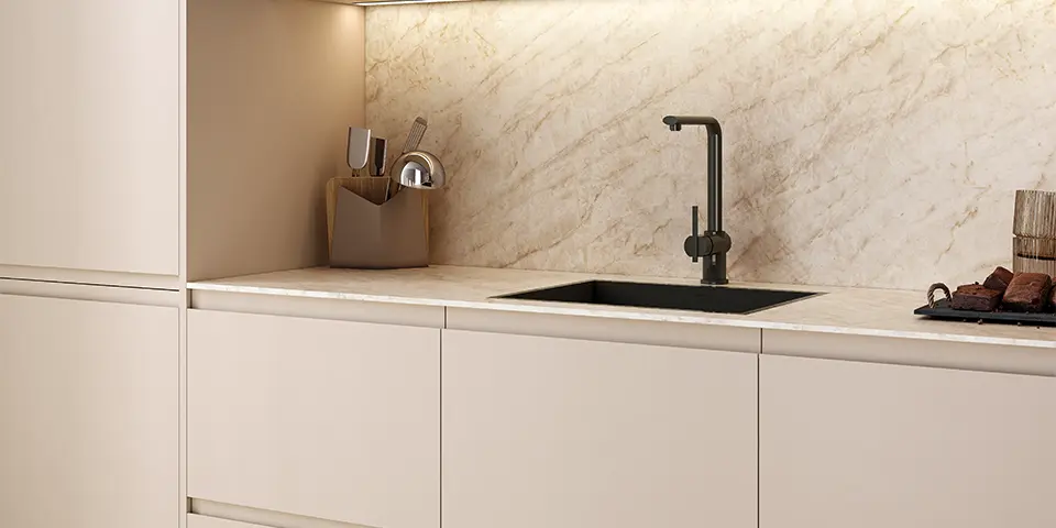 Lioher Finger Pull kitchen cabinet door in Cashmere SM (Zenit super matte), showing the recessed grip routed along the top edge